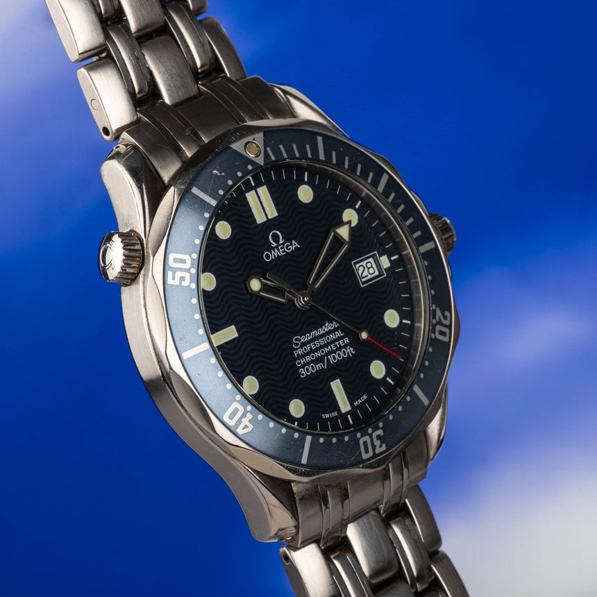 1999 Omega Seamaster legendary wave dial, "Pierce Brosnan" ref 25318000: One owner with papers
