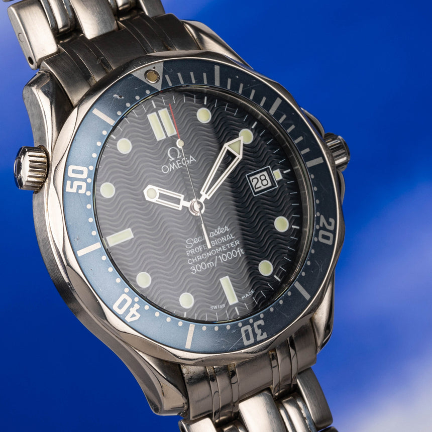 1999 Omega Seamaster legendary wave dial, "Pierce Brosnan" ref 25318000: One owner with papers