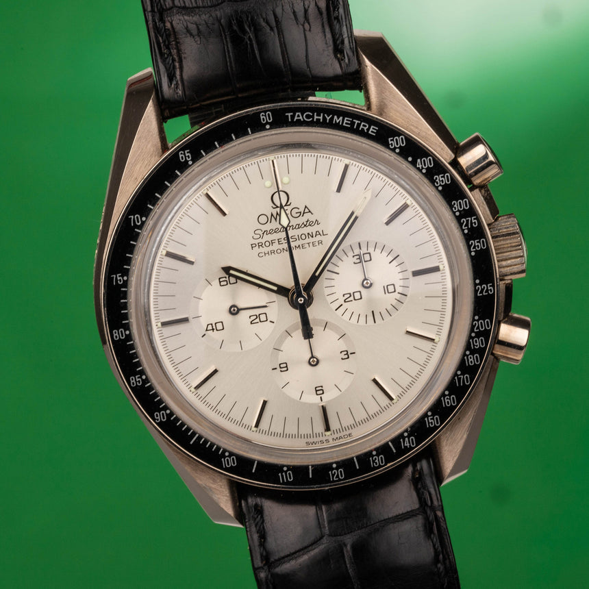 2001 Omega Speedmaster Albino White Gold Ref: 3692.3000 Full, Like new & Only 500Ex.