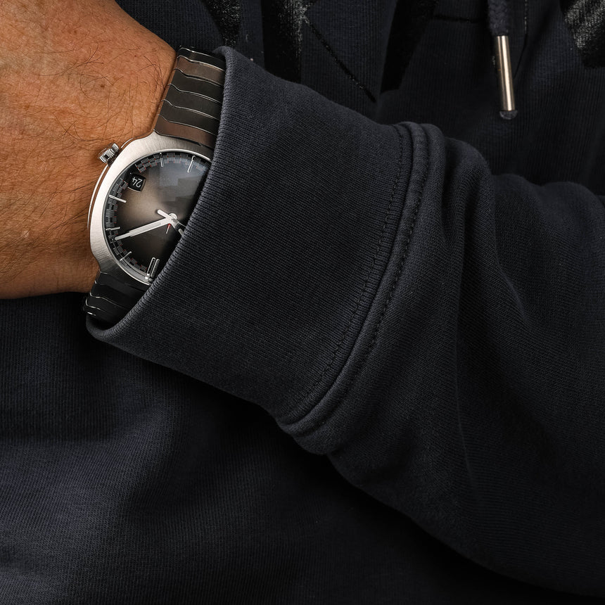 2023 H.Moser & Cie. Streamliner Perpetual Calendar Ref: 6812-1200 Full Set