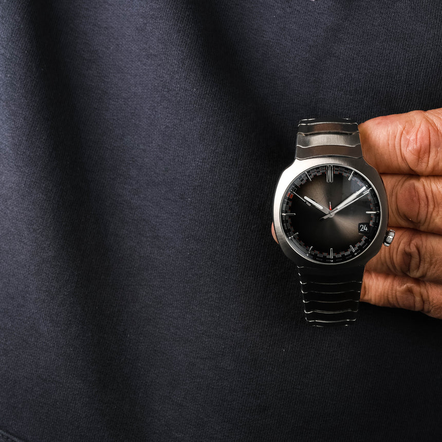 2023 H.Moser & Cie. Streamliner Perpetual Calendar Ref: 6812-1200 Full Set