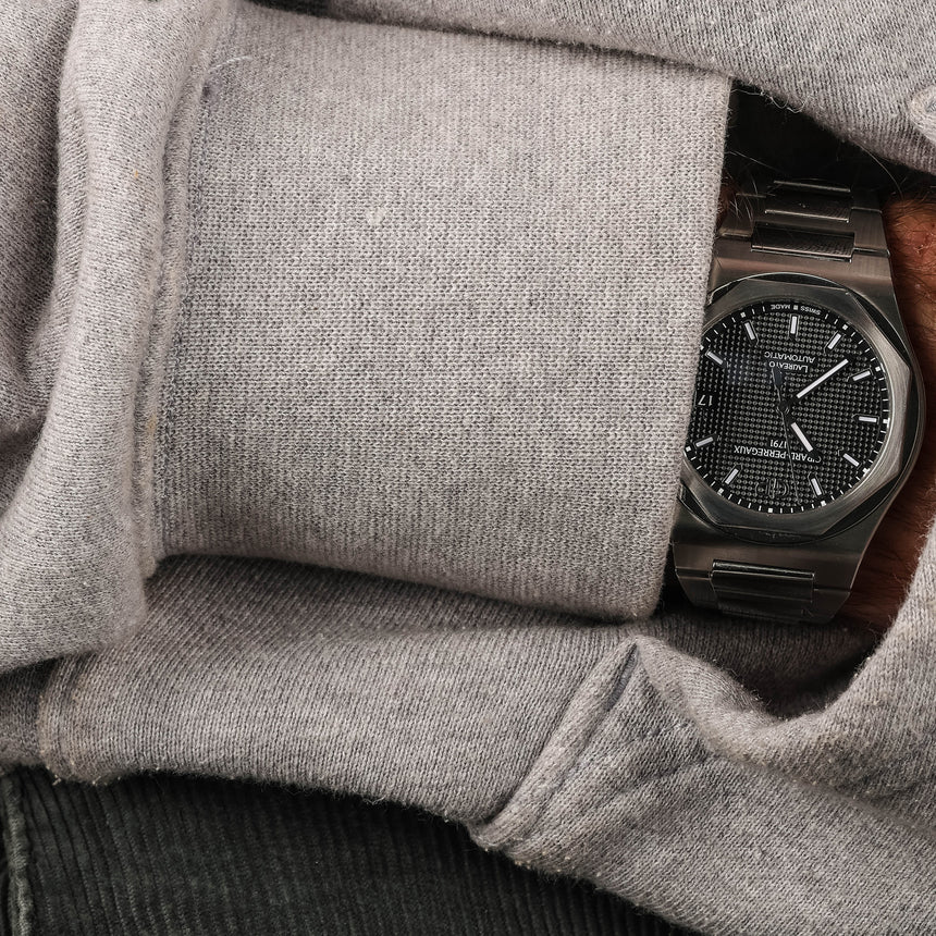 2022 Girard Perregaux Laureato 81005-11-632-BB6A:  New & FULL SET