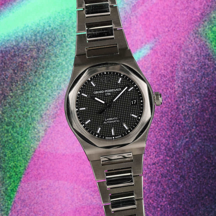 2022 Girard Perregaux Laureato 81005-11-632-BB6A:  New & FULL SET