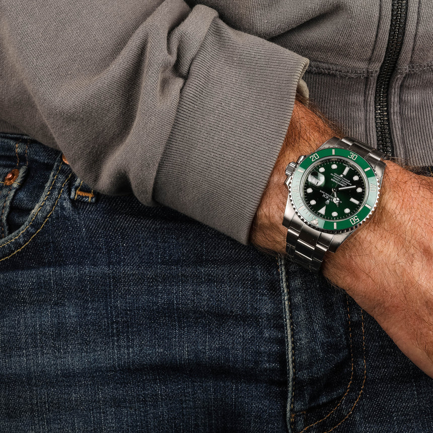 2017 Rolex submariner date, green dial & bezel, reference 116610LV called HULK: Like new & full set