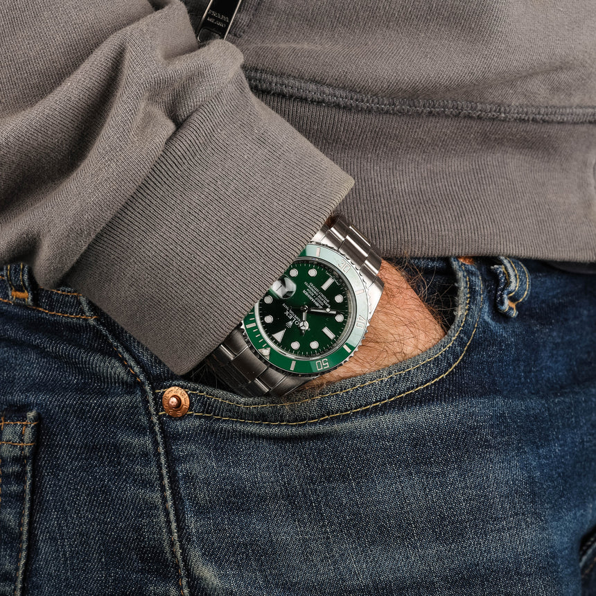 2017 Rolex submariner date, green dial & bezel, reference 116610LV called HULK: Like new & full set