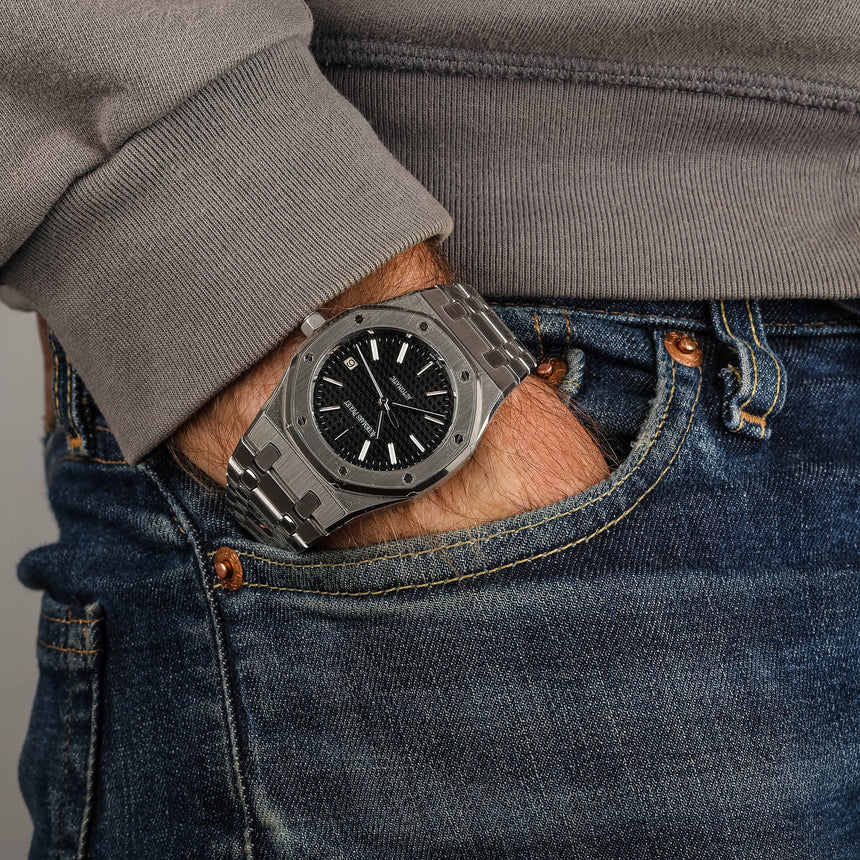 2009 Audemars Piguet Royal oak, black dial reference 15300: Mint & full set