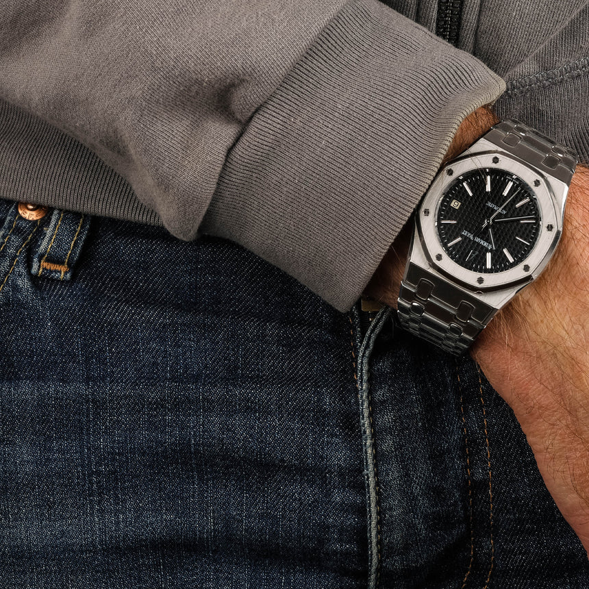 2009 Audemars Piguet Royal oak, black dial reference 15300: Mint & full set