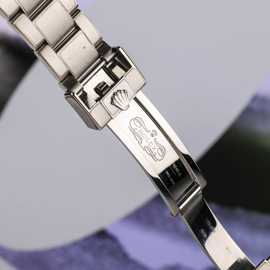 2017 Rolex submariner date, green dial & bezel, reference 116610LV called HULK: Like new & full set