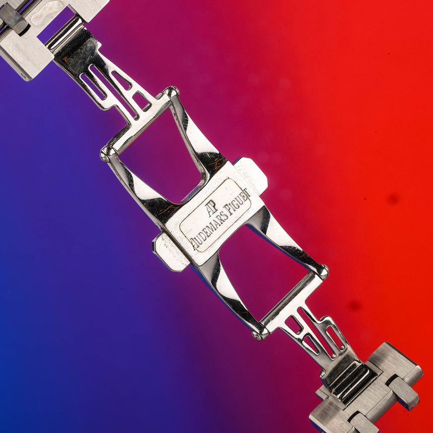 2009 Audemars Piguet Royal oak, black dial reference 15300: Mint & full set