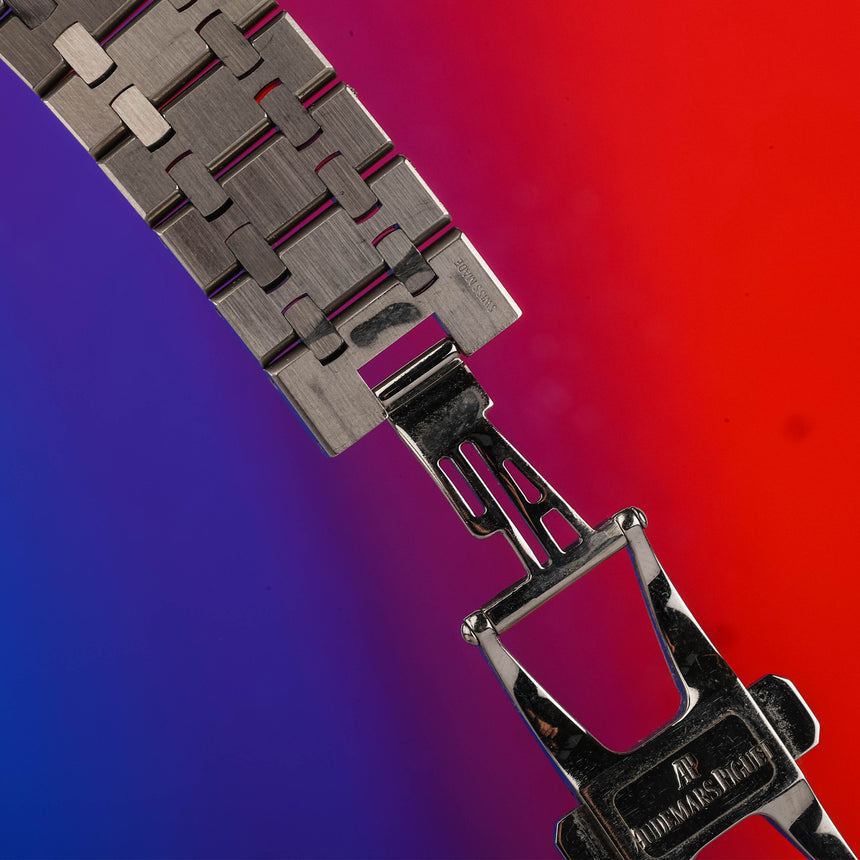 2009 Audemars Piguet Royal oak, black dial reference 15300: Mint & full set