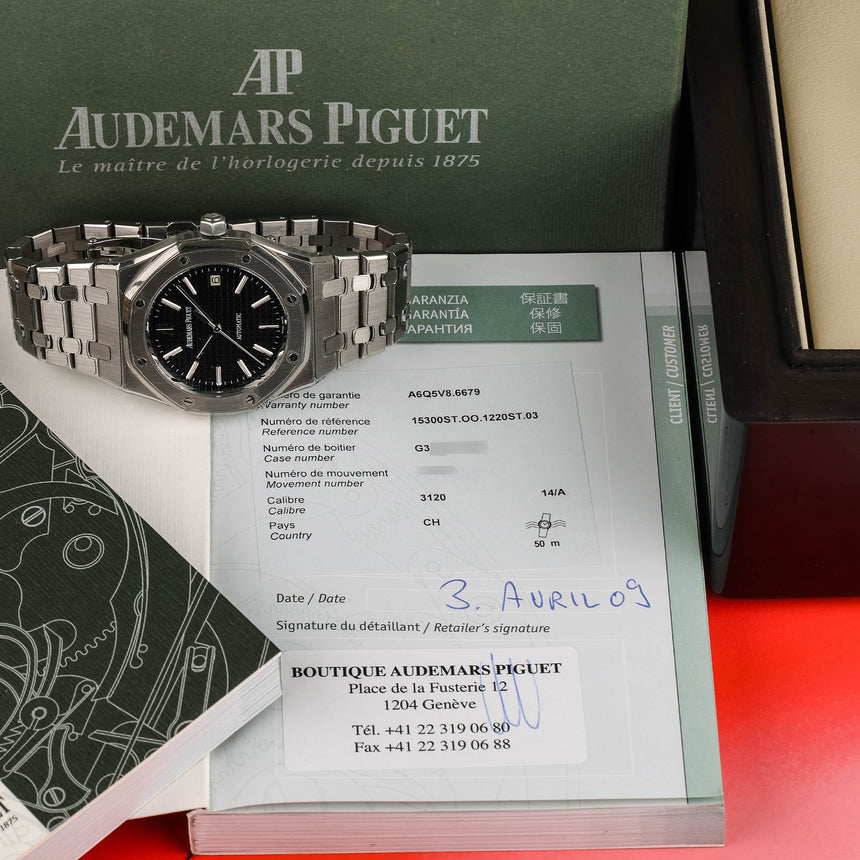 2009 Audemars Piguet Royal oak, black dial reference 15300: Mint & full set