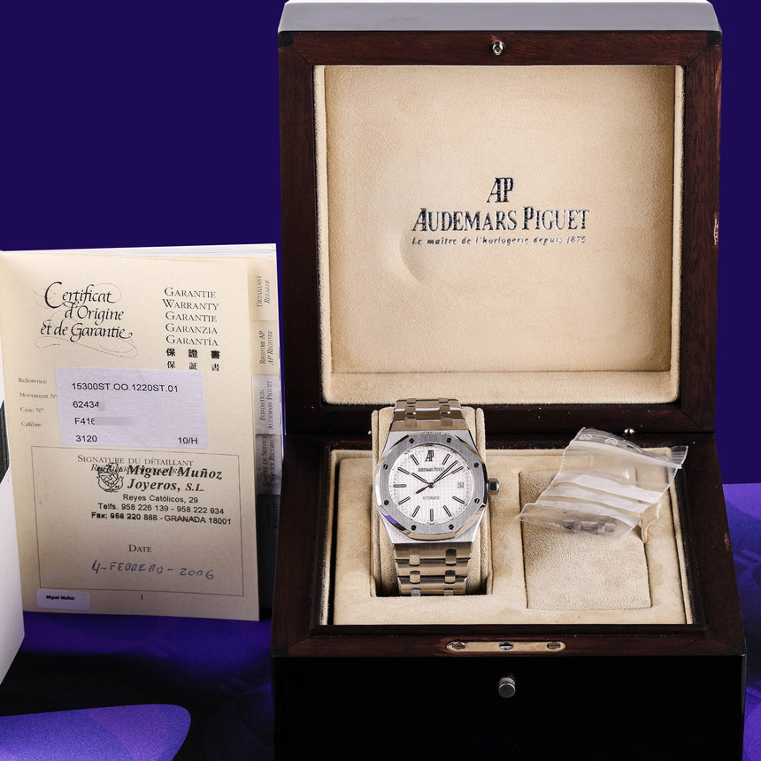 2006 Audemars Piguet Royal oak, White dial ref: 15300 Box & Papers Superb !