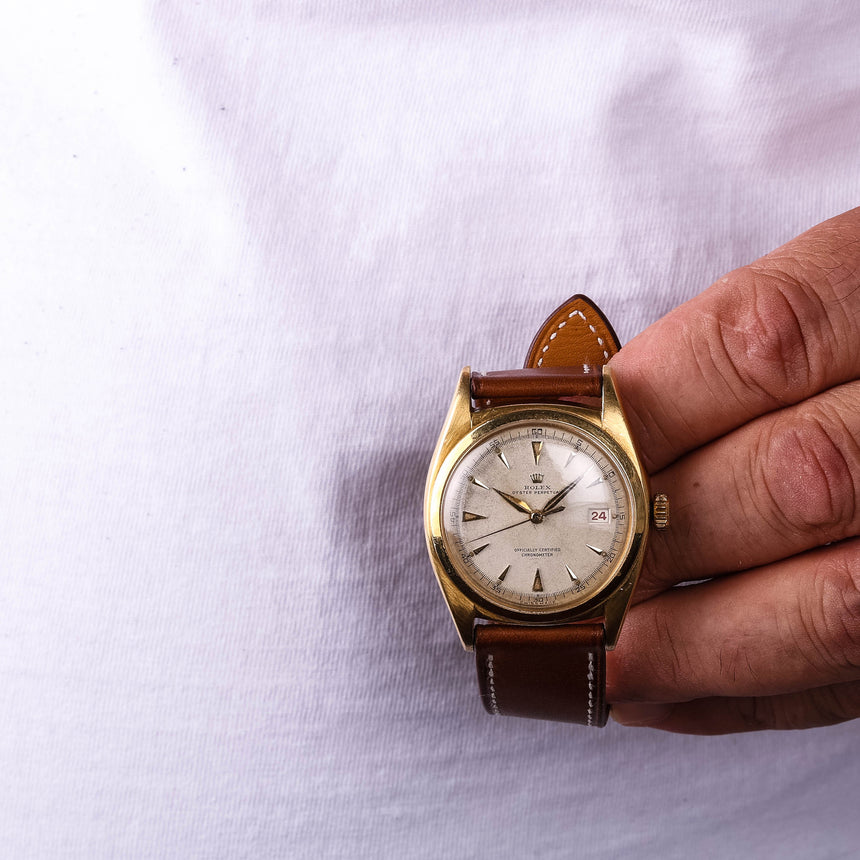 1940 Circa Rolex Bubbleback Ovettone in GOLD Ref: 5030 Crazy dial & original Bracelet