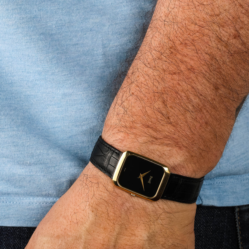 1980 (Circa) Piaget in Yellow Gold with Factory Onyx dial ref : 9067 Gorgeous !