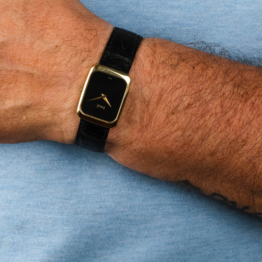 1980 (Circa) Piaget in Yellow Gold with Factory Onyx dial ref : 9067 Gorgeous !