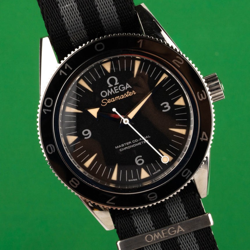 2015 Omega Seamaster 300 « SPECTRE » ÉDITION LIMITÉE Ref 23332412101001 Like new & Stickers